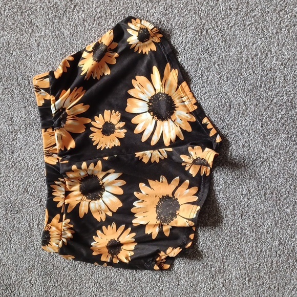 Shein small shorts - Picture 2 of 2
